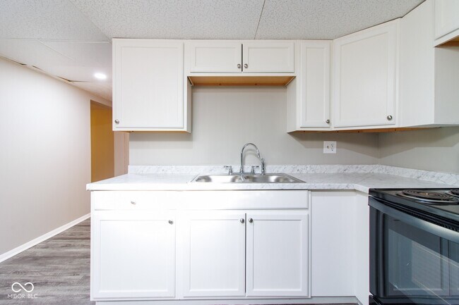 Building Photo - 4849 N Bolton Ave
