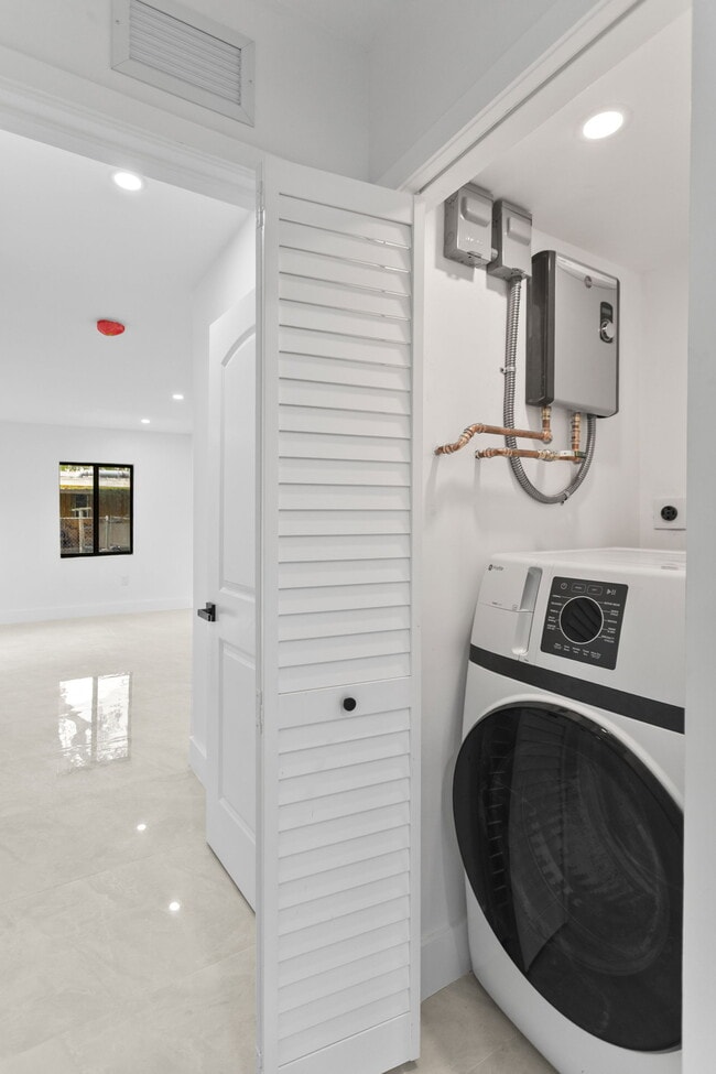 Building Photo - 15920 NW 17th Ave