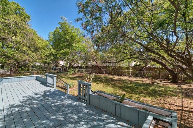 Building Photo - 800 Osage Dr