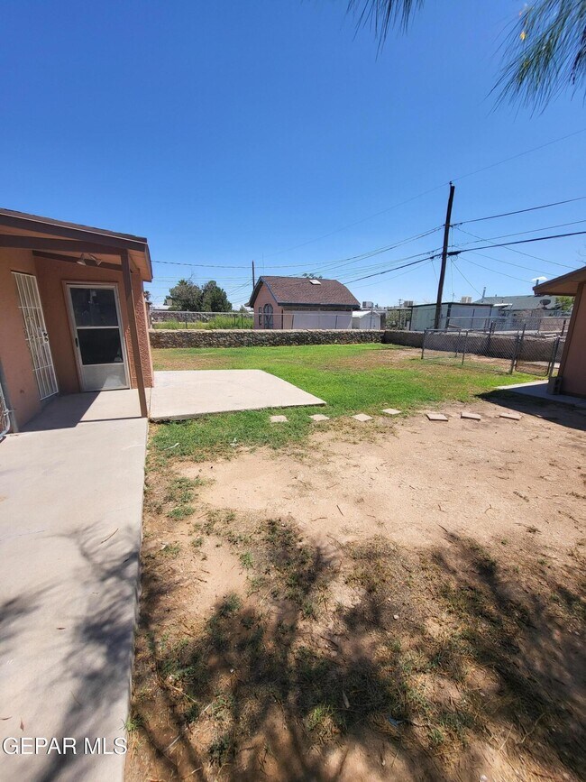 Building Photo - 4600 Sierra Vista Dr