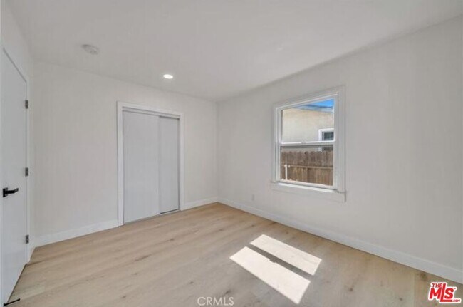 Building Photo - 338 S 3rd Ave