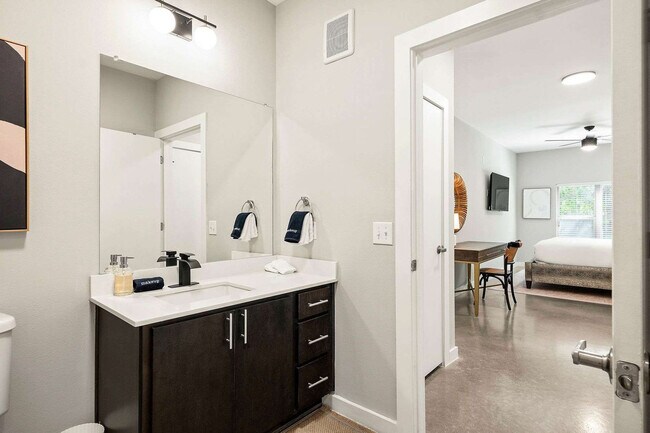 Building Photo - 2505 Thornton Rd