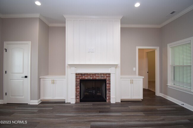 Building Photo - 4274 Pinehurst Ct