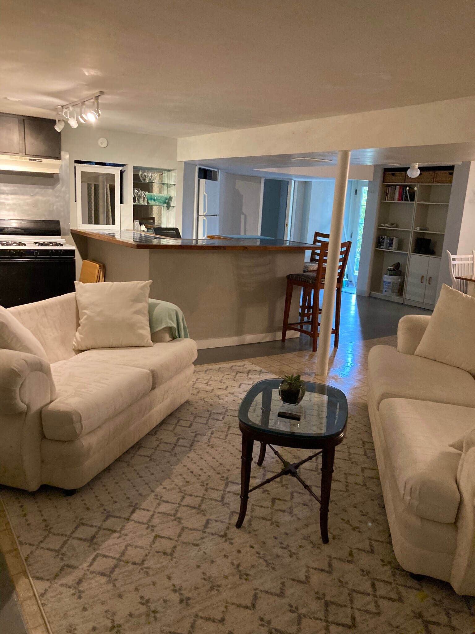 overview - 738 Kohnen Dr