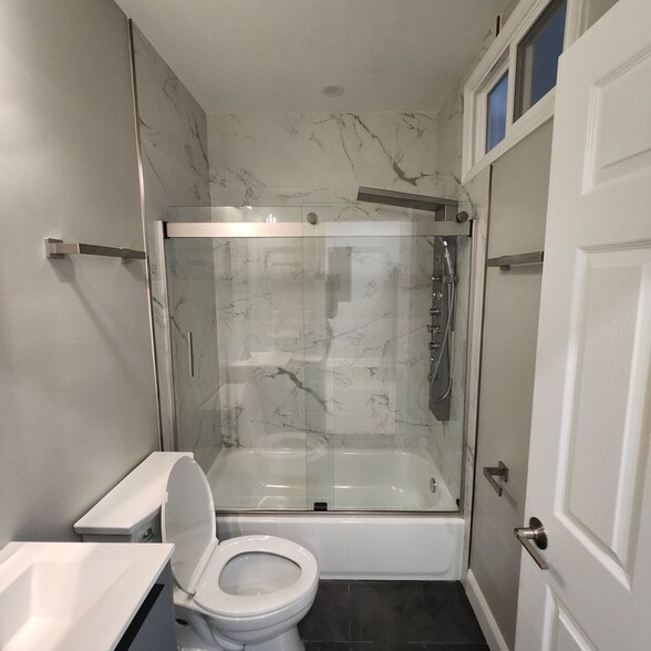 Building Photo - 1332 Adams St NE