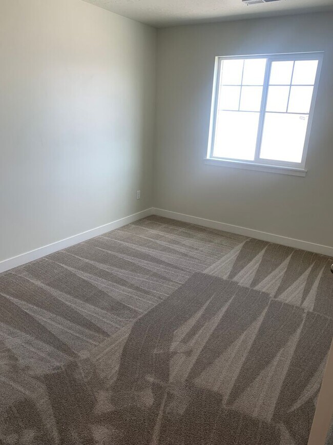 Building Photo - 6 Brand New Townhomes