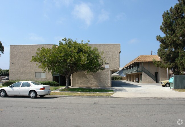 Building Photo - 6301-6315 Nightingale St