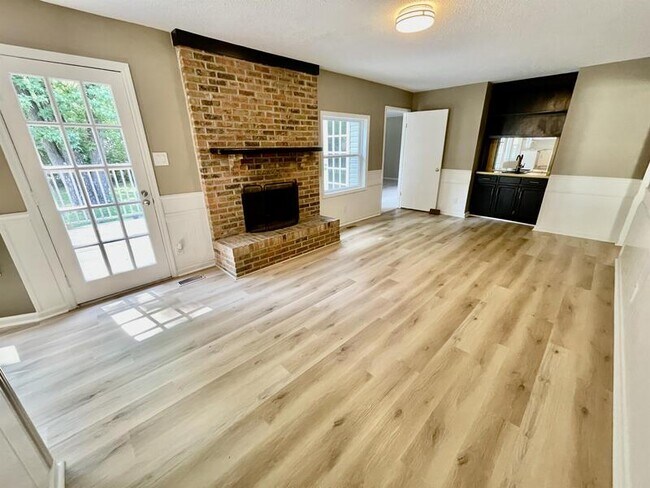 Building Photo - 13004 Astalot Dr SE