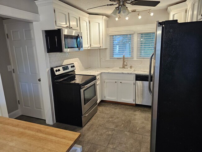 Building Photo - 14 John St