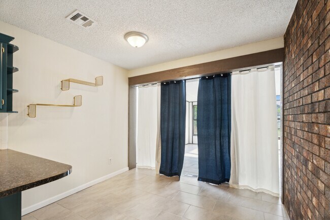 Building Photo - 2904 E Fort Worth St