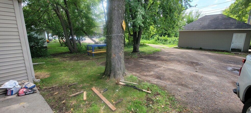 Building Photo - 925 Water St