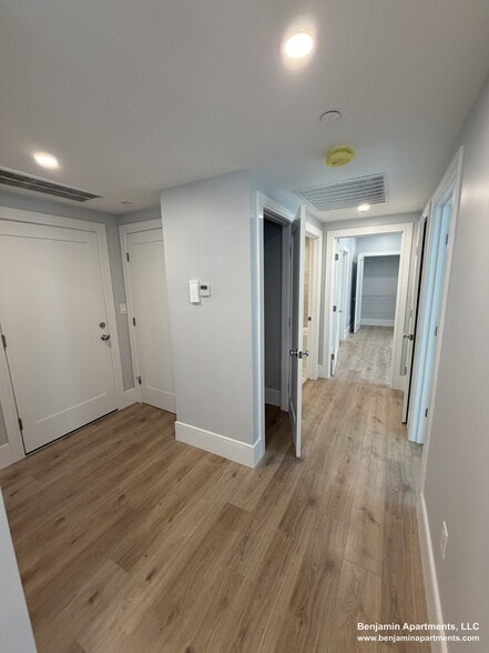 Building Photo - 124 Kenrick St