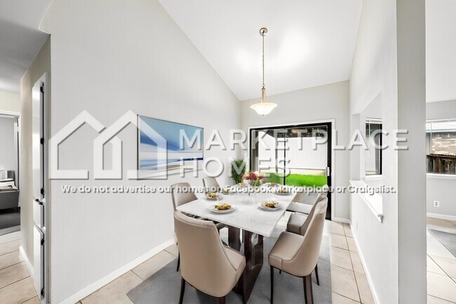 Building Photo - 1001 Greenbriar Loop