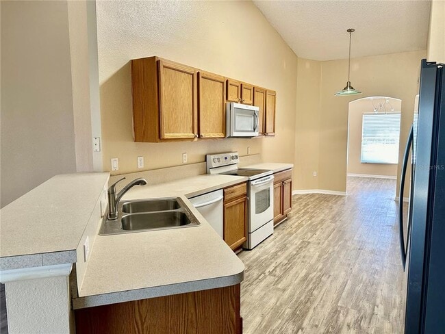 Building Photo - 536 Lakeview Dr