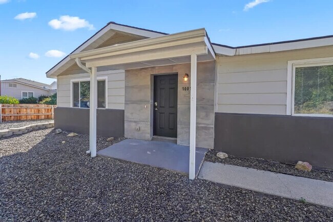 Building Photo - 1001 N Shamrock St