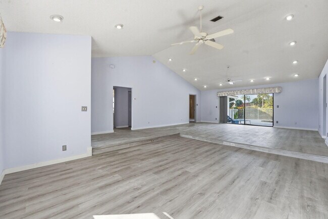 Building Photo - 9476 El Clair Ranch Rd