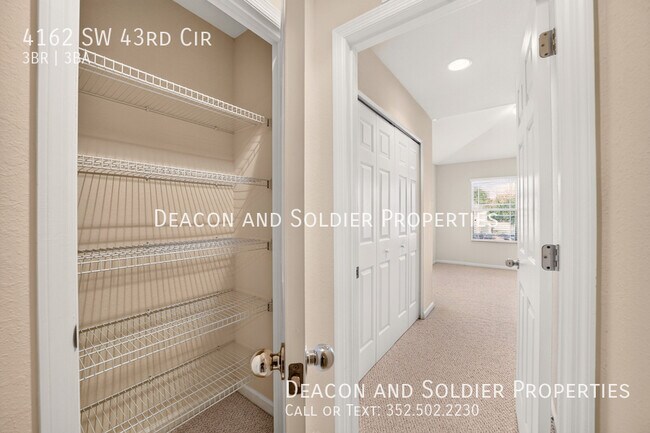 Building Photo - 4162 SW 43rd Cir