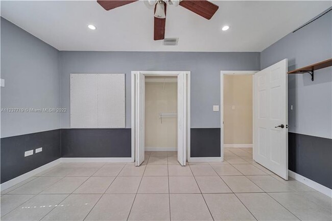 Building Photo - 3910 SW 2nd Terrace