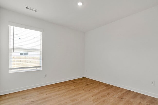 Building Photo - Brand-New 4 Bedroom Home in Prairie Grove! Move-in Ready! FENCE INCLUDED!