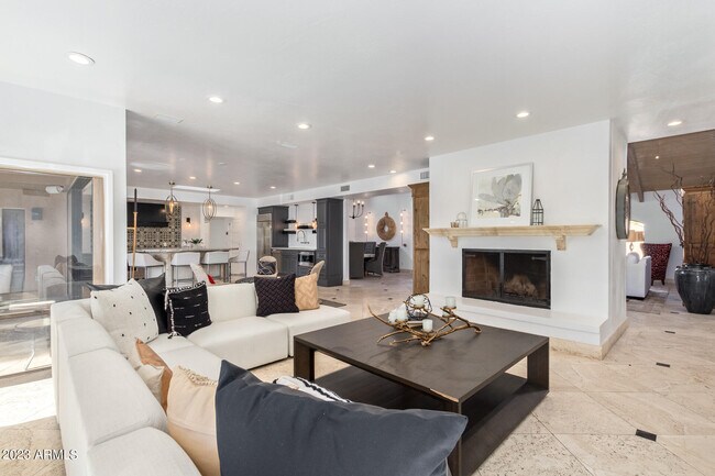 Building Photo - 4450 E Camelback Rd