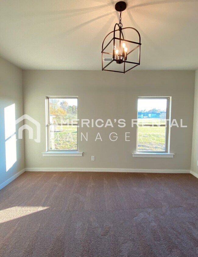 Building Photo - Home for Rent in Weaver AL. Available to V...