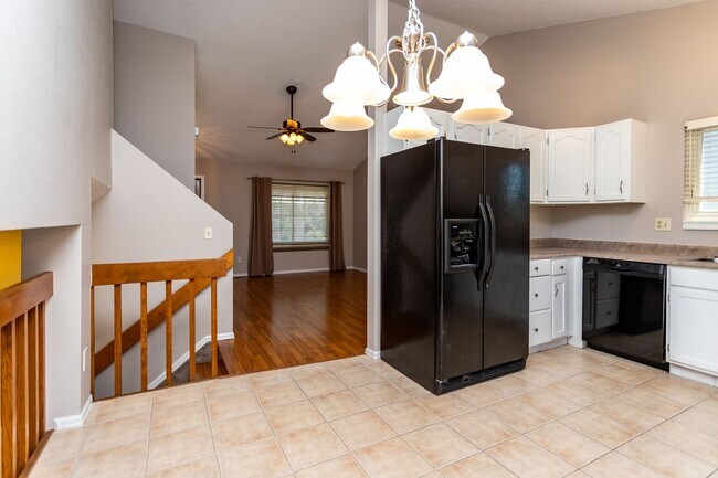 Building Photo - Charming 4-Bedroom Retreat with Modern Upd...