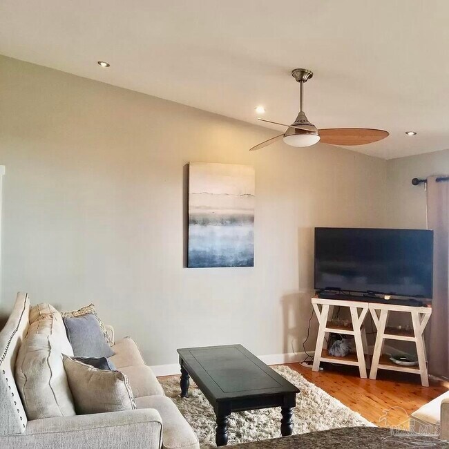 Building Photo - 200 Pensacola Beach Rd