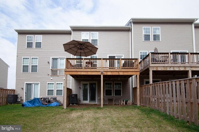 Building Photo - 136 Solara Dr