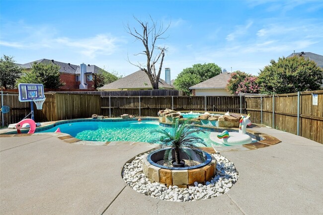 Building Photo - 1531 Home Park Dr