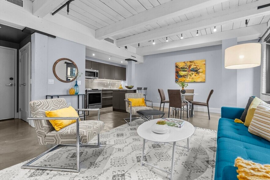 Primary Photo - 90 Wareham St