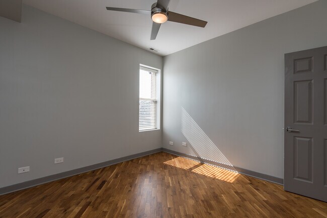 Building Photo - 4354 S Prairie Ave