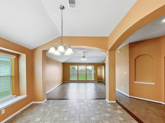 Building Photo - 9303 Daisy Cove Ln