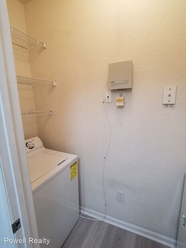 Building Photo - 1 br, 1 bath House - 9314 Crescent Loop Ci...