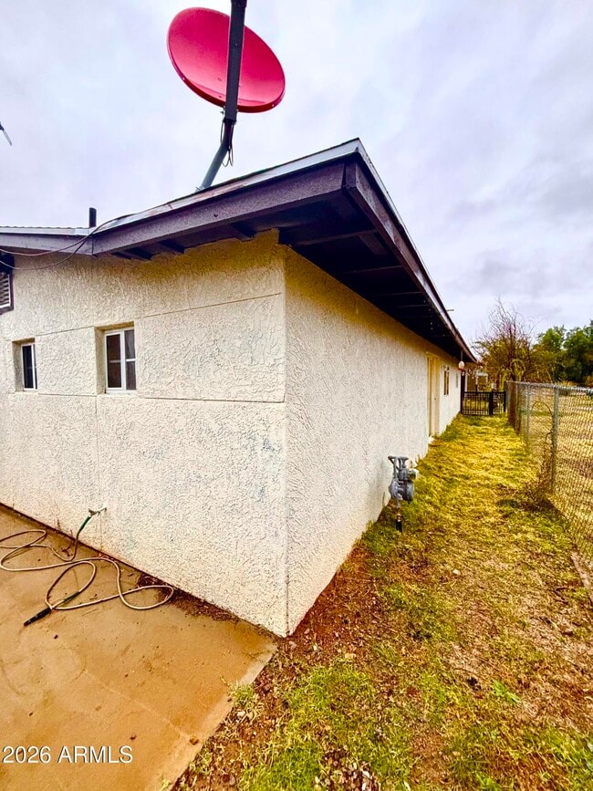 Building Photo - 2417 N Franklin St