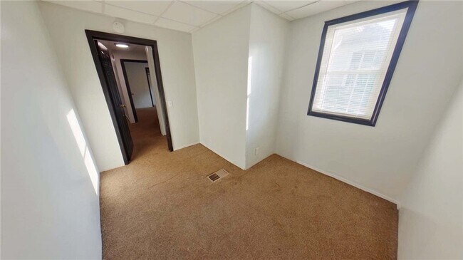 Building Photo - 1083 Dewey Ave