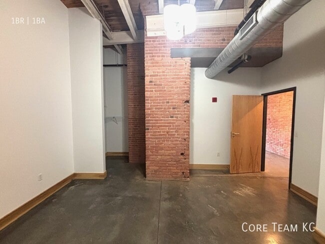 Building Photo - 382 W 22nd St