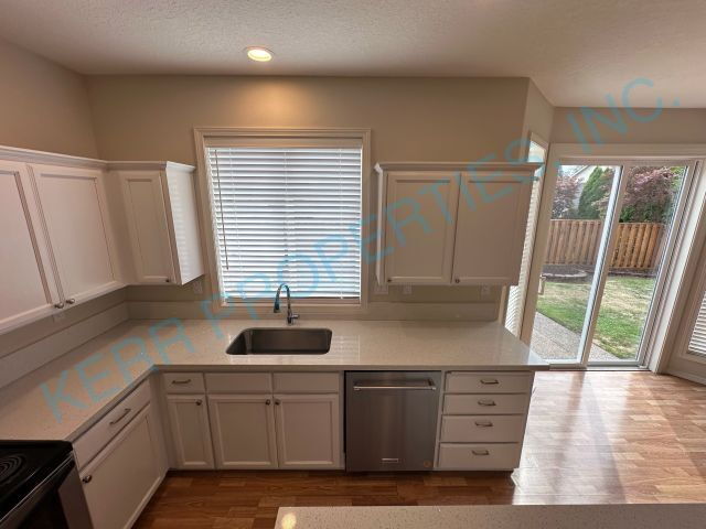Building Photo - Charming Clackamas Retreat: Spacious 3-Bed...