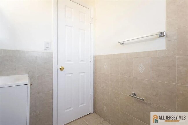 Building Photo - 234 Inza St
