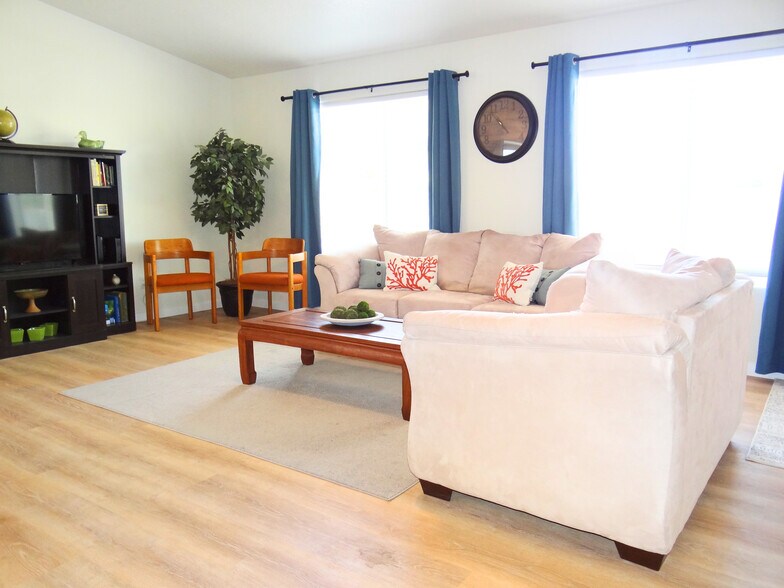 Living room - 8941 E 24th Ln