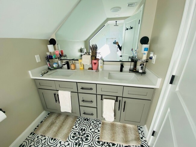 Building Photo - Spacious Condominium– Modern Comfort in th...