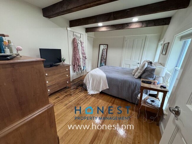 Building Photo - 5 Sheldon St