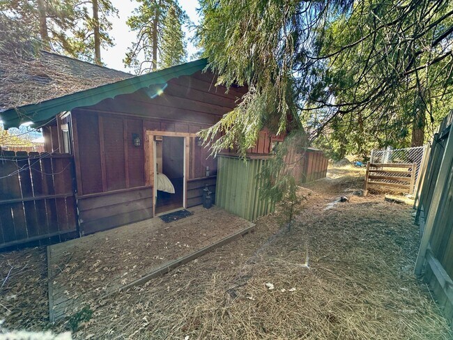 Building Photo - 2 Bedroom Home for Rent
