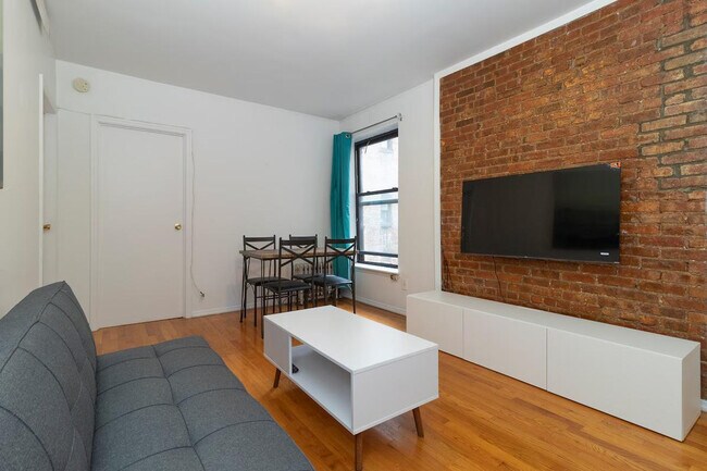 Building Photo - 1676 3rd Ave