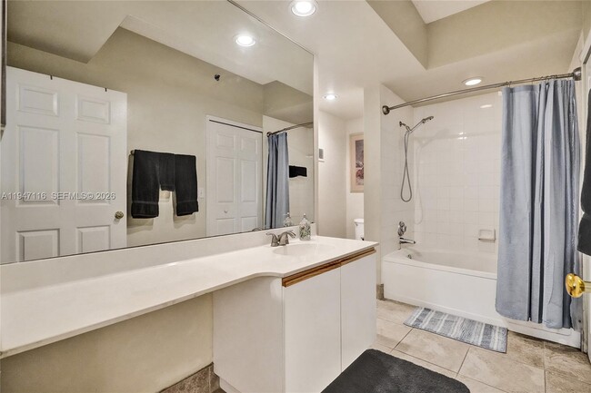 Building Photo - 3155 NE 184th St