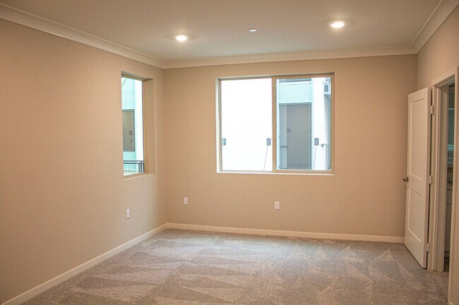 Building Photo - 195 Bowery