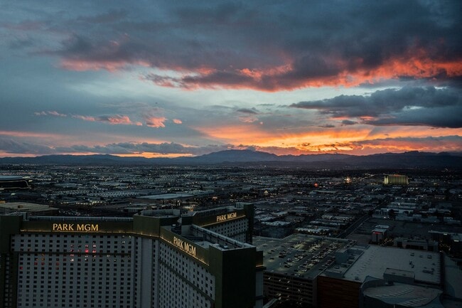 Building Photo - Waldorf Astoria Las Vegas- 1 bed .5 bath on the 39th floor!
