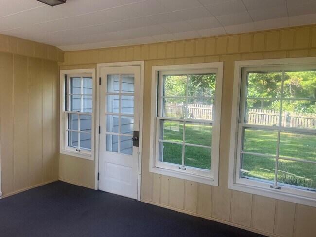 Building Photo - 645 Hi View Ct