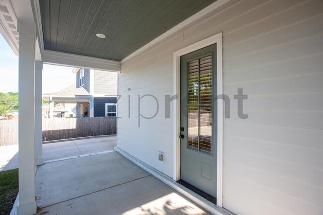 Building Photo - Unit