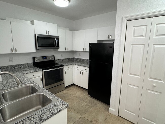 Building Photo - COMING AVAILABLE IN JULY! The Grande Downt...
