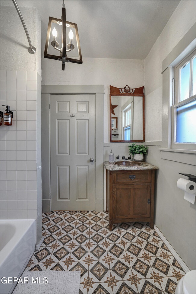 Building Photo - 2901 Grant Ave